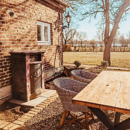 Aussergewoehnliche Katstelle Rheindamm An Der Xantener Nordsee Xanten